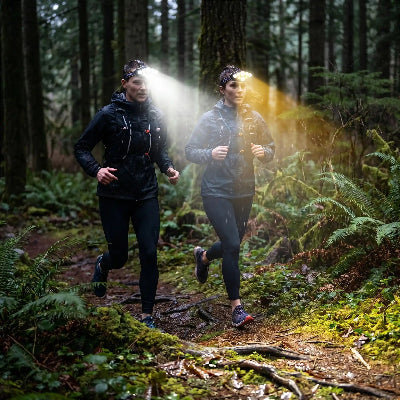 lampe-frontale-courir-bois